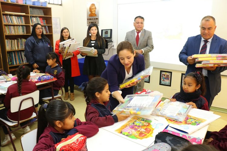 MÁS DE CIEN MIL ESTUDIANTES RECIBIRÁN COMPLETO KIT DE ÚTILES ESCOLARES MÁS DE CIEN MIL ESTUDIANTES RECIBIRÁN COMPLETO KIT DE ÚTILES ESCOLARES