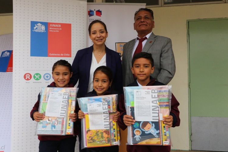 MÁS DE CIEN MIL ESTUDIANTES RECIBIRÁN COMPLETO KIT DE ÚTILES ESCOLARES