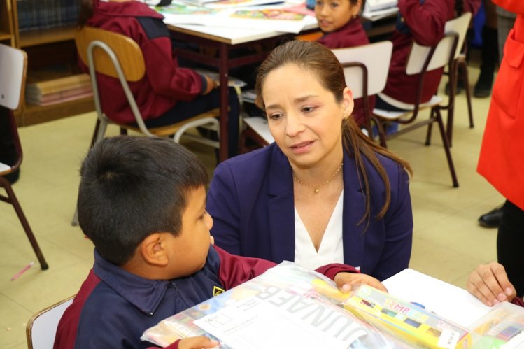 MÁS DE CIEN MIL ESTUDIANTES RECIBIRÁN COMPLETO KIT DE ÚTILES ESCOLARES