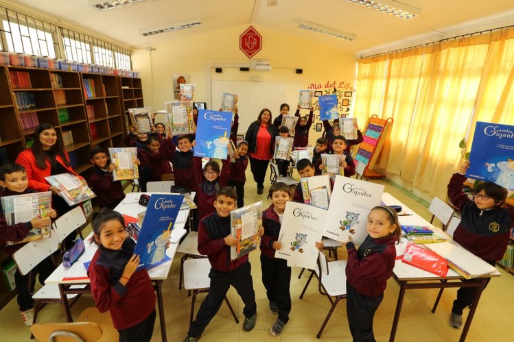 MÁS DE CIEN MIL ESTUDIANTES RECIBIRÁN COMPLETO KIT DE ÚTILES ESCOLARES