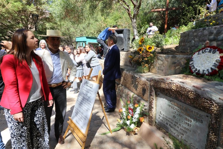 GOBIERNO REALZA FIGURA DE GABRIELA MISTRAL A 130 AÑOS DE SU NACIMIENTO