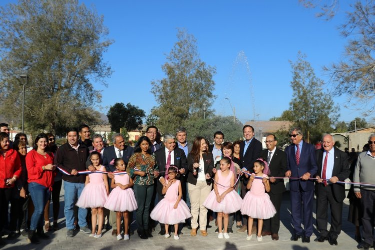 INAUGURAN NUEVA IMAGEN DE LA PLAZA CENTRAL EN CERRILLOS DE TAMAYA INAUGURAN NUEVA IMAGEN DE LA PLAZA CENTRAL EN CERRILLOS DE TAMAYA