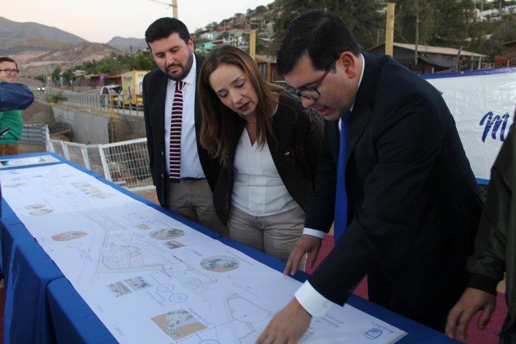 INTENDENTA LUCÍA PINTO ENCABEZA INICIO DE OBRAS DEL GRAN PARQUE URBANO DE CHAÑARAL ALTO EN MONTE PATRIA INTENDENTA LUCÍA PINTO ENCABEZA INICIO DE OBRAS DEL GRAN PARQUE URBANO DE CHAÑARAL ALTO EN MONTE PATRIA
