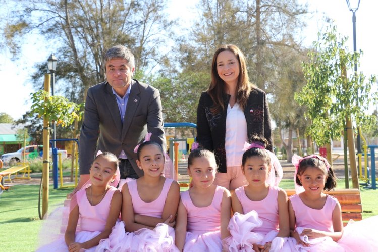 INAUGURAN NUEVA IMAGEN DE LA PLAZA CENTRAL EN CERRILLOS DE TAMAYA INAUGURAN NUEVA IMAGEN DE LA PLAZA CENTRAL EN CERRILLOS DE TAMAYA