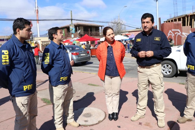 GOBIERNO Y POLICÍA DE INVESTIGACIONES DESARROLLAN OPERATIVO ESPECIAL DE FISCALIZACIÓN DE EXTRANJEROS EN TIERRAS BLANCAS