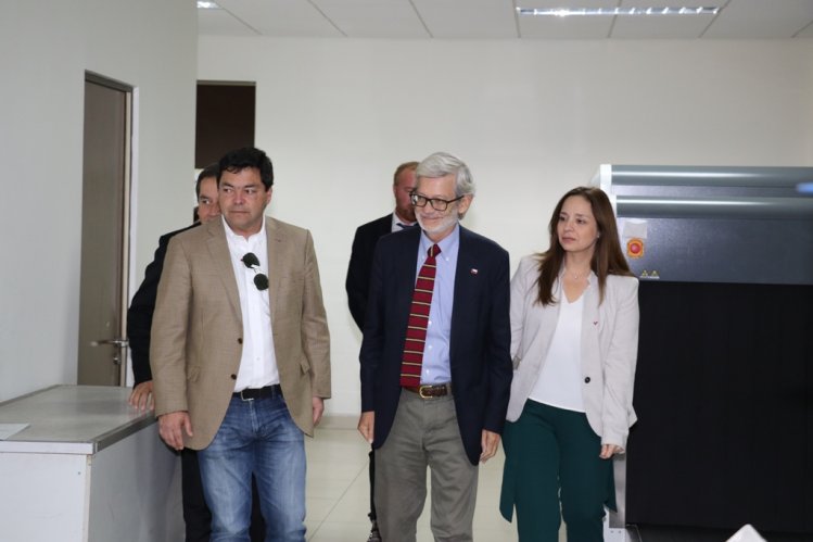 PLAN DE CONTINGENCIA PARA EL ECLIPSE EN AERÓDROMO LA SERENA CONSIDERA MEJORAMIENTO DE ACCESOS Y REFORZAMIENTO OPERACIONAL PLAN DE CONTINGENCIA PARA EL ECLIPSE EN AERÓDROMO LA SERENA CONSIDERA MEJORAMIENTO DE ACCESOS Y REFORZAMIENTO OPERACIONAL