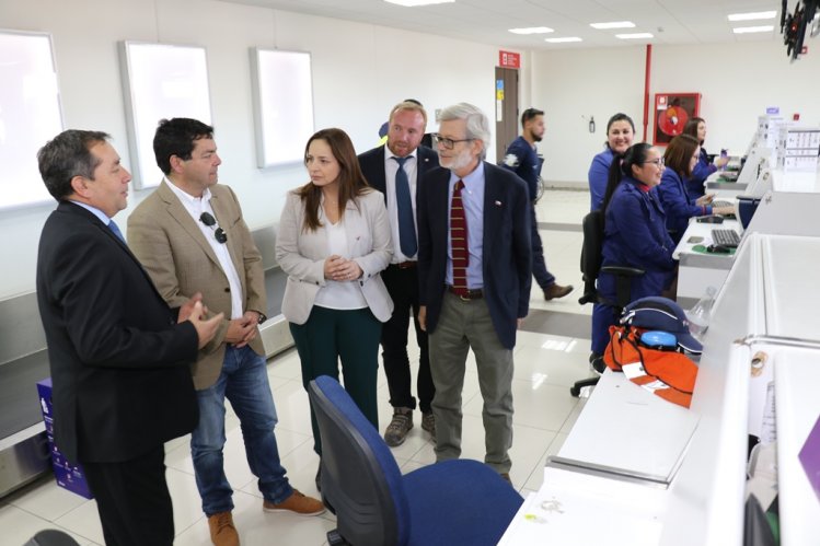 PLAN DE CONTINGENCIA PARA EL ECLIPSE EN AERÓDROMO LA SERENA CONSIDERA MEJORAMIENTO DE ACCESOS Y REFORZAMIENTO OPERACIONAL PLAN DE CONTINGENCIA PARA EL ECLIPSE EN AERÓDROMO LA SERENA CONSIDERA MEJORAMIENTO DE ACCESOS Y REFORZAMIENTO OPERACIONAL