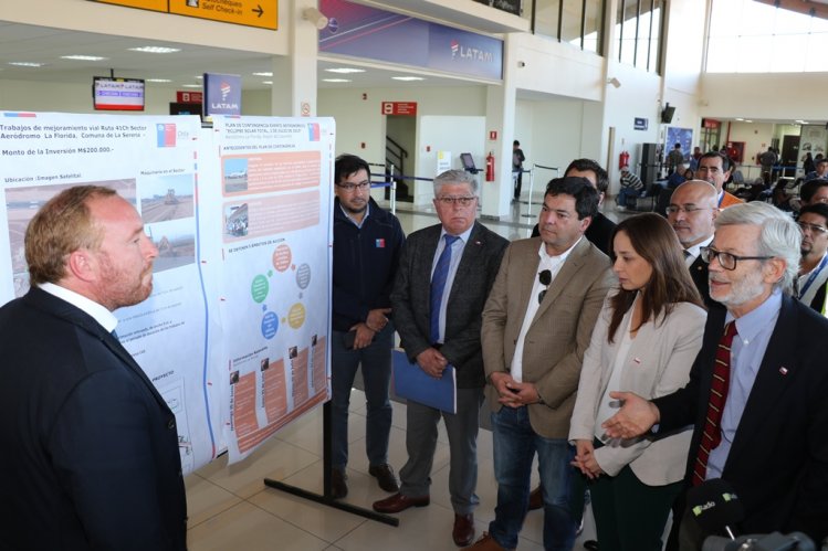 PLAN DE CONTINGENCIA PARA EL ECLIPSE EN AERÓDROMO LA SERENA CONSIDERA MEJORAMIENTO DE ACCESOS Y REFORZAMIENTO OPERACIONAL PLAN DE CONTINGENCIA PARA EL ECLIPSE EN AERÓDROMO LA SERENA CONSIDERA MEJORAMIENTO DE ACCESOS Y REFORZAMIENTO OPERACIONAL