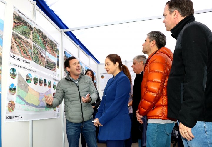 GOBIERNO RECIBE ESTUDIO DEL PARQUE INTERCOMUNAL QUEBRADA DE PEÑUELAS