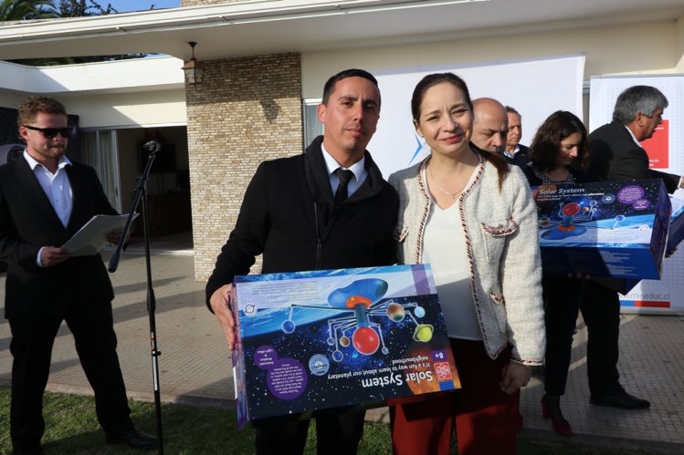 GOBIERNO INICIA ENTREGA DE KITS ASTRONÓMICOS A 69 ESTABLECIMIENTOS EDUCACIONALES DE LA REGIÓN DE COQUIMBO GOBIERNO INICIA ENTREGA DE KITS ASTRONÓMICOS A 69 ESTABLECIMIENTOS EDUCACIONALES DE LA REGIÓN DE COQUIMBO