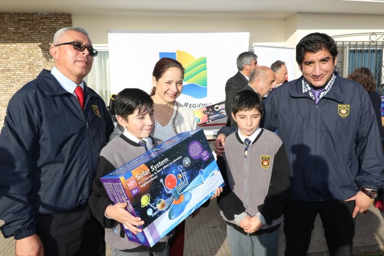 GOBIERNO INICIA ENTREGA DE KITS ASTRONÓMICOS A 69 ESTABLECIMIENTOS EDUCACIONALES DE LA REGIÓN DE COQUIMBO GOBIERNO INICIA ENTREGA DE KITS ASTRONÓMICOS A 69 ESTABLECIMIENTOS EDUCACIONALES DE LA REGIÓN DE COQUIMBO