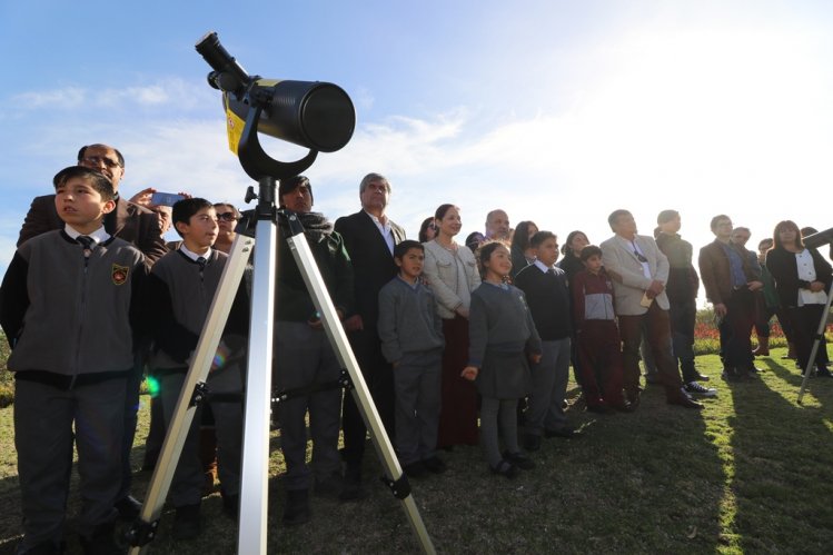 GOBIERNO INICIA ENTREGA DE KITS ASTRONÓMICOS A 69 ESTABLECIMIENTOS EDUCACIONALES DE LA REGIÓN DE COQUIMBO GOBIERNO INICIA ENTREGA DE KITS ASTRONÓMICOS A 69 ESTABLECIMIENTOS EDUCACIONALES DE LA REGIÓN DE COQUIMBO