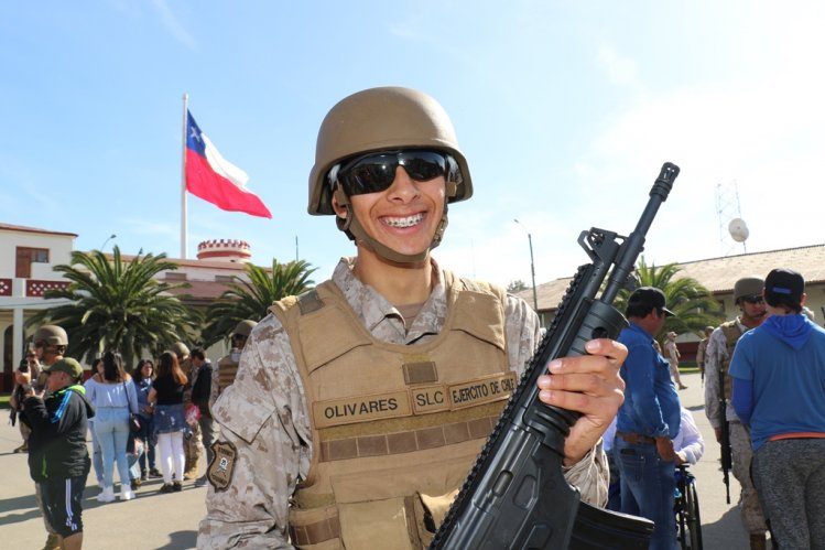 239 SOLDADOS PROTAGONIZARON LA TRADICIONAL ENTREGA DE ARMAS EN EL REGIMIENTO N°21 COQUIMBO