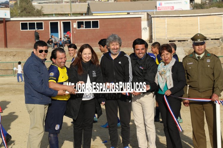 GOBIERNO ENTREGA CIERRE PERIMETRAL Y NIVELACIÓN DE LA CANCHA DE FÚTBOL DE CALETA LOS HORNOS GOBIERNO ENTREGA CIERRE PERIMETRAL Y NIVELACIÓN DE LA CANCHA DE FÚTBOL DE CALETA LOS HORNOS