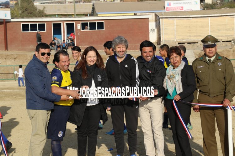 GOBIERNO ENTREGA CIERRE PERIMETRAL Y NIVELACIÓN DE LA CANCHA DE FÚTBOL DE CALETA LOS HORNOS