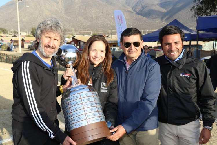 GOBIERNO ENTREGA CIERRE PERIMETRAL Y NIVELACIÓN DE LA CANCHA DE FÚTBOL DE CALETA LOS HORNOS GOBIERNO ENTREGA CIERRE PERIMETRAL Y NIVELACIÓN DE LA CANCHA DE FÚTBOL DE CALETA LOS HORNOS