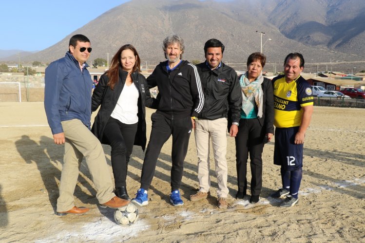 GOBIERNO ENTREGA CIERRE PERIMETRAL Y NIVELACIÓN DE LA CANCHA DE FÚTBOL DE CALETA LOS HORNOS GOBIERNO ENTREGA CIERRE PERIMETRAL Y NIVELACIÓN DE LA CANCHA DE FÚTBOL DE CALETA LOS HORNOS