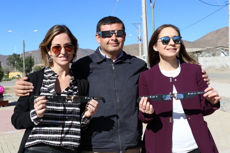 GOBIERNO Y MINERA LOS PELAMBRES DISTRIBUIRÁN 230 MIL LENTES PARA EL ECLIPSE ENTRE ESTUDIANTES DE LA REGIÓN