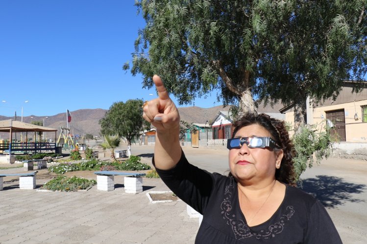 GOBIERNO Y MINERA LOS PELAMBRES DISTRIBUIRÁN 230 MIL LENTES PARA EL ECLIPSE ENTRE ESTUDIANTES DE LA REGIÓN