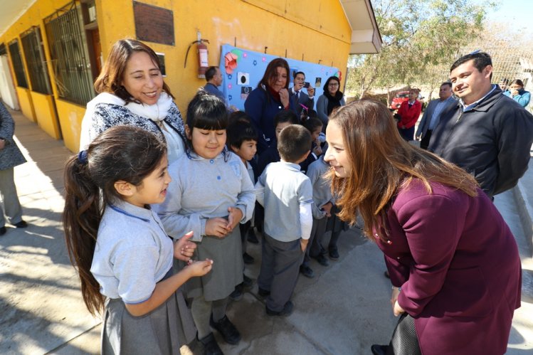 GOBIERNO Y MINERA LOS PELAMBRES DISTRIBUIRÁN 230 MIL LENTES PARA EL ECLIPSE ENTRE ESTUDIANTES DE LA REGIÓN