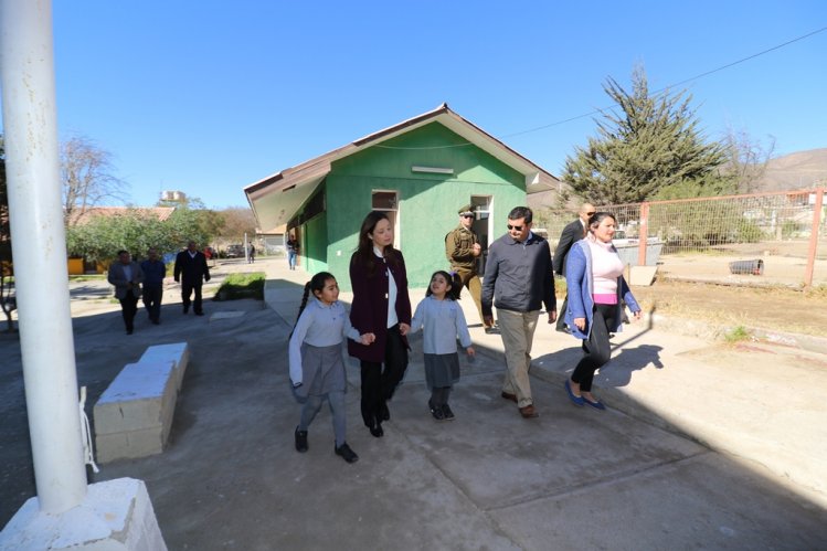 GOBIERNO Y MINERA LOS PELAMBRES DISTRIBUIRÁN 230 MIL LENTES PARA EL ECLIPSE ENTRE ESTUDIANTES DE LA REGIÓN