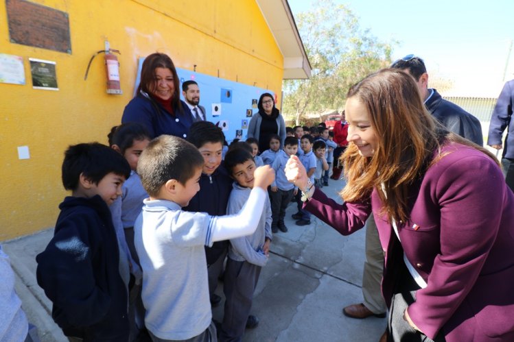 GOBIERNO Y MINERA LOS PELAMBRES DISTRIBUIRÁN 230 MIL LENTES PARA EL ECLIPSE ENTRE ESTUDIANTES DE LA REGIÓN