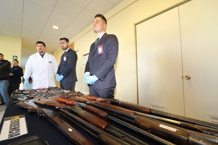 PDI RECUPERA 63 ARMAS DE PROPIETARIOS FALLECIDOS PARA EVITAR QUE INGRESEN AL MERCADO INFORMAL PDI RECUPERA 63 ARMAS DE PROPIETARIOS FALLECIDOS PARA EVITAR QUE INGRESEN AL MERCADO INFORMAL