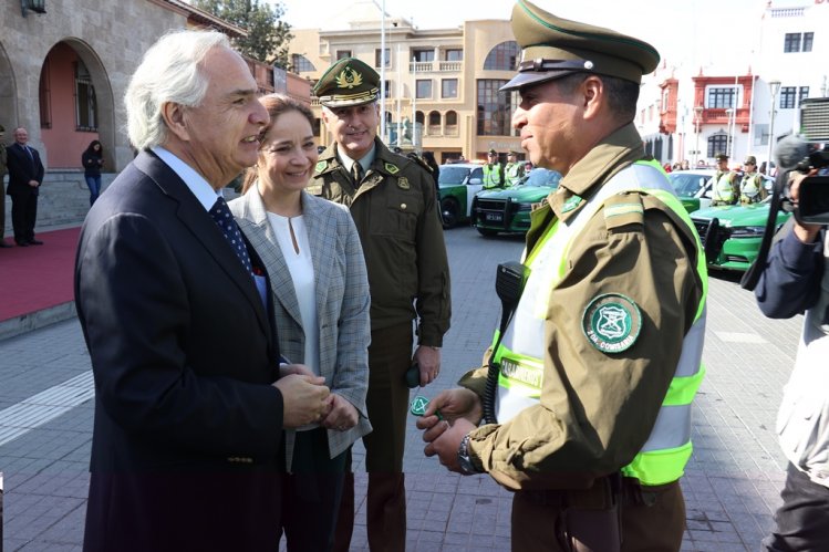 NUEVOS VEHÍCULOS PARA CARABINEROS REFORZARÁN LA SEGURIDAD EN DIVERSAS COMUNAS DE LA REGIÓN DE COQUIMBO NUEVOS VEHÍCULOS PARA CARABINEROS REFORZARÁN LA SEGURIDAD EN DIVERSAS COMUNAS DE LA REGIÓN DE COQUIMBO