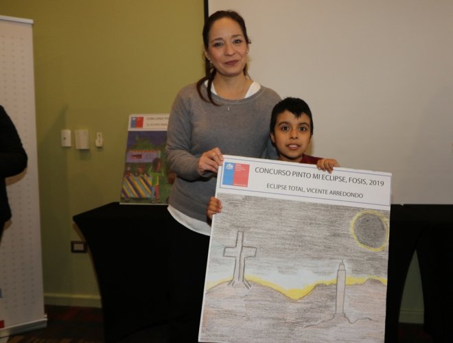 NIÑOS IMAGINARON EL ECLIPSE TOTAL DE SOL A TRAVÉS DEL DIBUJO Y LA PINTURA NIÑOS IMAGINARON EL ECLIPSE TOTAL DE SOL A TRAVÉS DEL DIBUJO Y LA PINTURA