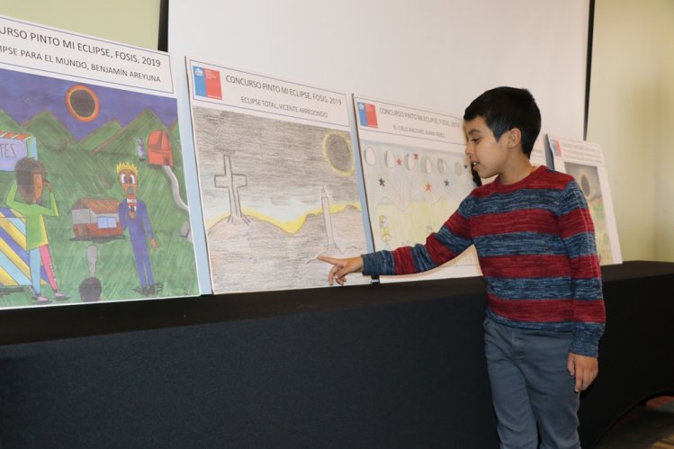 NIÑOS IMAGINARON EL ECLIPSE TOTAL DE SOL A TRAVÉS DEL DIBUJO Y LA PINTURA NIÑOS IMAGINARON EL ECLIPSE TOTAL DE SOL A TRAVÉS DEL DIBUJO Y LA PINTURA