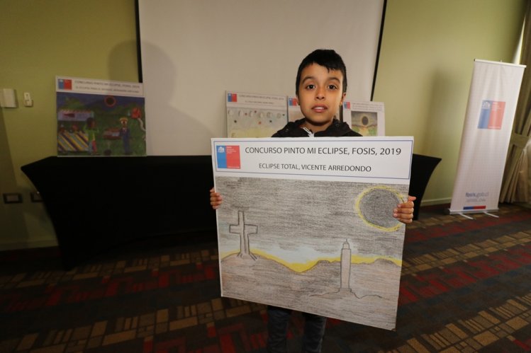 NIÑOS IMAGINARON EL ECLIPSE TOTAL DE SOL A TRAVÉS DEL DIBUJO Y LA PINTURA NIÑOS IMAGINARON EL ECLIPSE TOTAL DE SOL A TRAVÉS DEL DIBUJO Y LA PINTURA