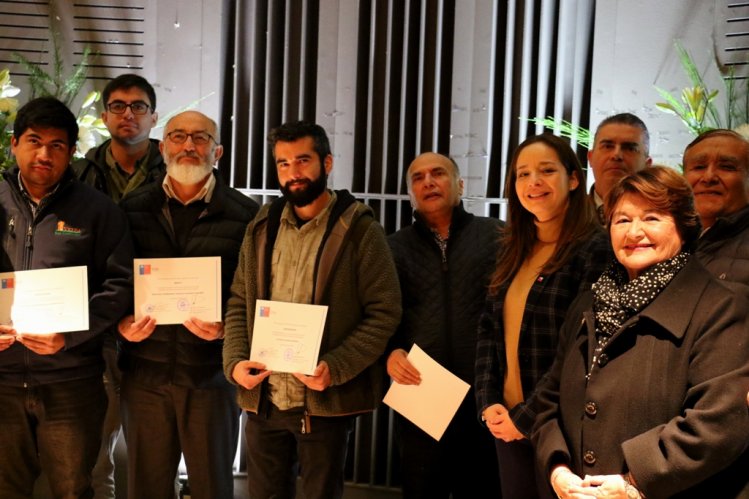 ORGANIZACIONES SOCIALES Y MEDIOS DE COMUNICACIÓN RECIBEN MÁS DE $210 MILLONES PARA POTENCIAR SU LABOR ORGANIZACIONES SOCIALES Y MEDIOS DE COMUNICACIÓN RECIBEN MÁS DE $210 MILLONES PARA POTENCIAR SU LABOR