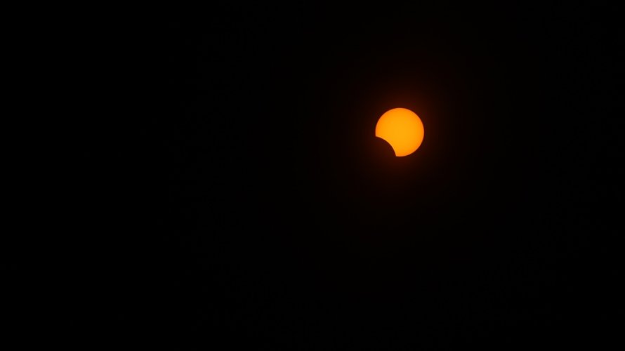 UNA EXPERIENCIA INOLVIDABLE: CIENTOS DE PERSONAS DISFRUTARON DEL ECLIPSE DE SOL EN LA SERENA