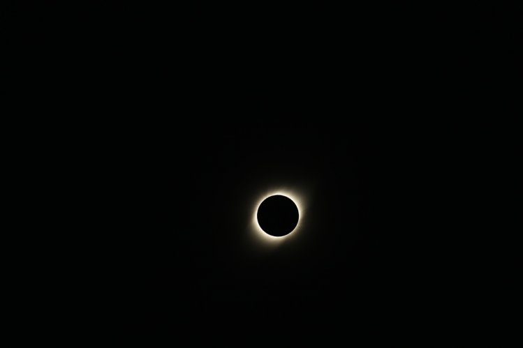 UNA EXPERIENCIA INOLVIDABLE: CIENTOS DE PERSONAS DISFRUTARON DEL ECLIPSE DE SOL EN LA SERENA