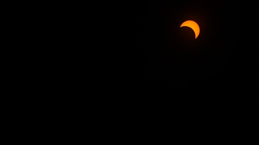 UNA EXPERIENCIA INOLVIDABLE: CIENTOS DE PERSONAS DISFRUTARON DEL ECLIPSE DE SOL EN LA SERENA