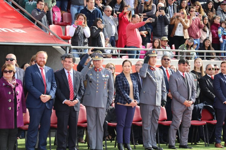 REGIMIENTO COQUIMBO TOMA JURAMENTO A LA BANDERA A 246 SOLDADOS EN EL ESTADIO LA PORTADA