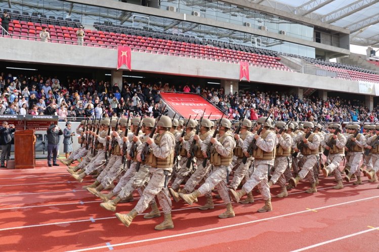 REGIMIENTO COQUIMBO TOMA JURAMENTO A LA BANDERA A 246 SOLDADOS EN EL ESTADIO LA PORTADA