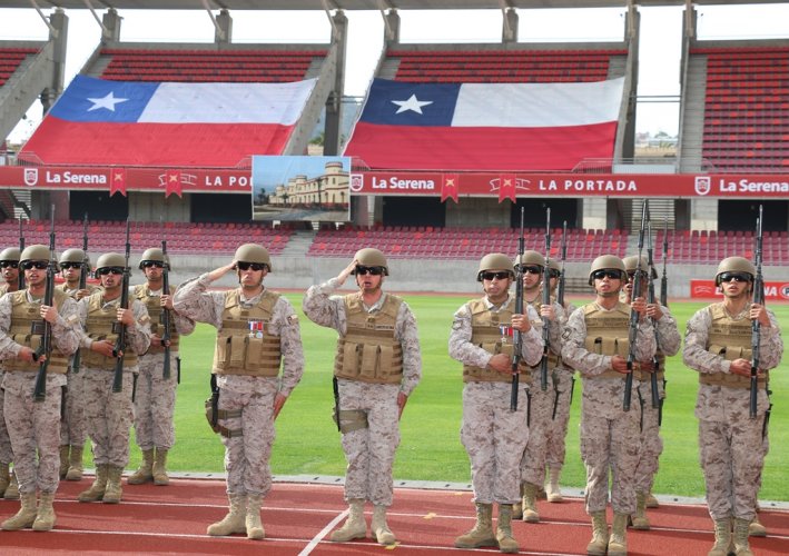 REGIMIENTO COQUIMBO TOMA JURAMENTO A LA BANDERA A 246 SOLDADOS EN EL ESTADIO LA PORTADA