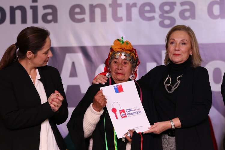 CECILIA MOREL ASISTE A ENTREGA DE 150 TÍTULOS DE DOMINIO PARA ADULTOS MAYORES EN COQUIMBO CECILIA MOREL ASISTE A ENTREGA DE 150 TÍTULOS DE DOMINIO PARA ADULTOS MAYORES EN COQUIMBO