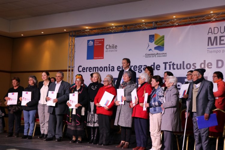 CECILIA MOREL ASISTE A ENTREGA DE 150 TÍTULOS DE DOMINIO PARA ADULTOS MAYORES EN COQUIMBO CECILIA MOREL ASISTE A ENTREGA DE 150 TÍTULOS DE DOMINIO PARA ADULTOS MAYORES EN COQUIMBO