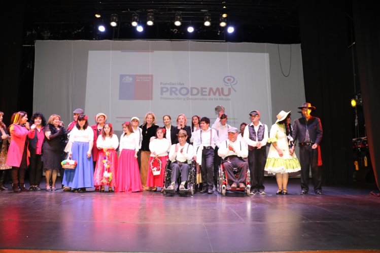 PRIMERA DAMA DISTINGUE A MUJERES DE FUNDACIÓN PRODEMU EN COQUIMBO PRIMERA DAMA DISTINGUE A MUJERES DE FUNDACIÓN PRODEMU EN COQUIMBO