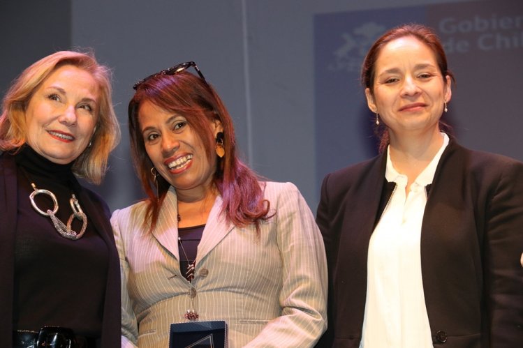 PRIMERA DAMA DISTINGUE A MUJERES DE FUNDACIÓN PRODEMU EN COQUIMBO PRIMERA DAMA DISTINGUE A MUJERES DE FUNDACIÓN PRODEMU EN COQUIMBO