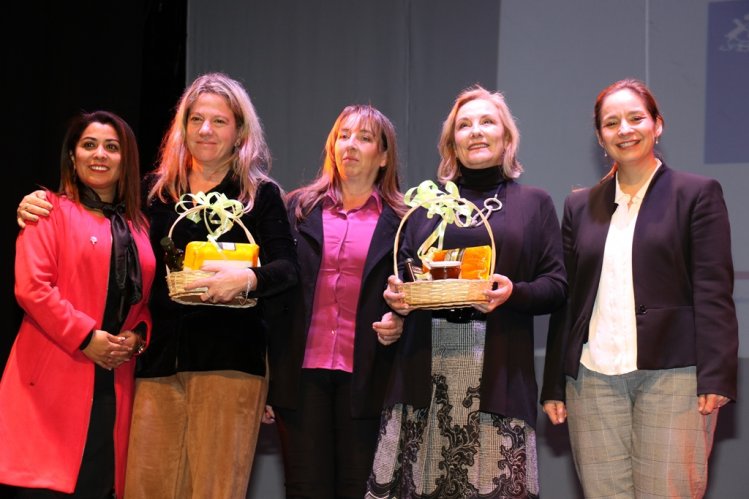 PRIMERA DAMA DISTINGUE A MUJERES DE FUNDACIÓN PRODEMU EN COQUIMBO PRIMERA DAMA DISTINGUE A MUJERES DE FUNDACIÓN PRODEMU EN COQUIMBO