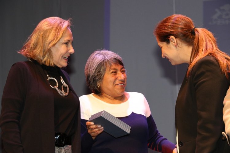 PRIMERA DAMA DISTINGUE A MUJERES DE FUNDACIÓN PRODEMU EN COQUIMBO PRIMERA DAMA DISTINGUE A MUJERES DE FUNDACIÓN PRODEMU EN COQUIMBO