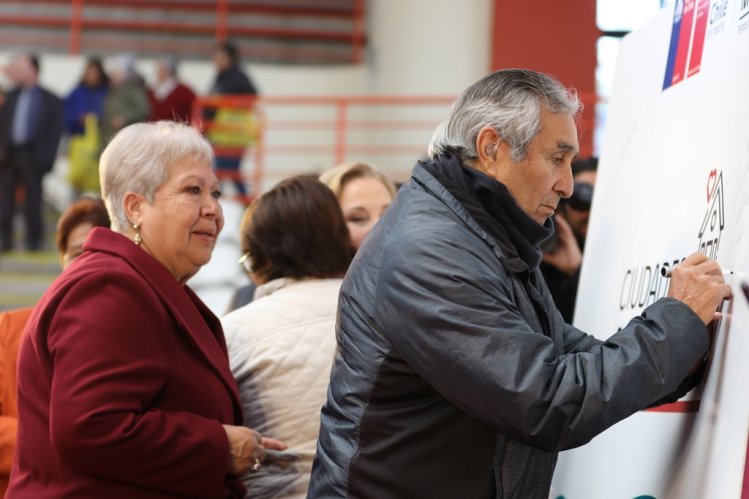 PRIMERA DAMA CECILIA MOREL: “ES URGENTE ADAPTAR ESPACIOS PARA QUE LA TERCERA EDAD TENGA UNA MEJOR CALIDAD DE VIDA” PRIMERA DAMA CECILIA MOREL: “ES URGENTE ADAPTAR ESPACIOS PARA QUE LA TERCERA EDAD TENGA UNA MEJOR CALIDAD DE VIDA”