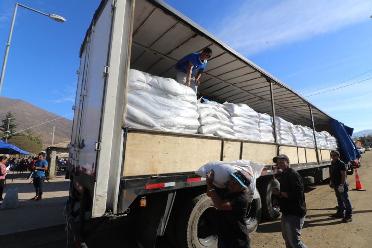 GOBIERNO DECLARA EMERGENCIA AGRÍCOLA PARA APOYAR A PEQUEÑOS PRODUCTORES DE LA REGIÓN DE COQUIMBO GOBIERNO DECLARA EMERGENCIA AGRÍCOLA PARA APOYAR A PEQUEÑOS PRODUCTORES DE LA REGIÓN DE COQUIMBO