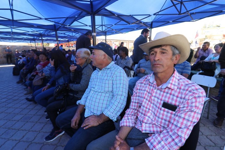 GOBIERNO DECLARA EMERGENCIA AGRÍCOLA PARA APOYAR A PEQUEÑOS PRODUCTORES DE LA REGIÓN DE COQUIMBO GOBIERNO DECLARA EMERGENCIA AGRÍCOLA PARA APOYAR A PEQUEÑOS PRODUCTORES DE LA REGIÓN DE COQUIMBO