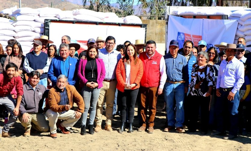 CRIANCEROS DE MONTE PATRIA RECIBEN ALIMENTACIÓN ESPECIAL PARA DAR MAYOR ENERGÍA Y NUTRICIÓN A LOS ANIMALES CRIANCEROS DE MONTE PATRIA RECIBEN ALIMENTACIÓN ESPECIAL PARA DAR MAYOR ENERGÍA Y NUTRICIÓN A LOS ANIMALES