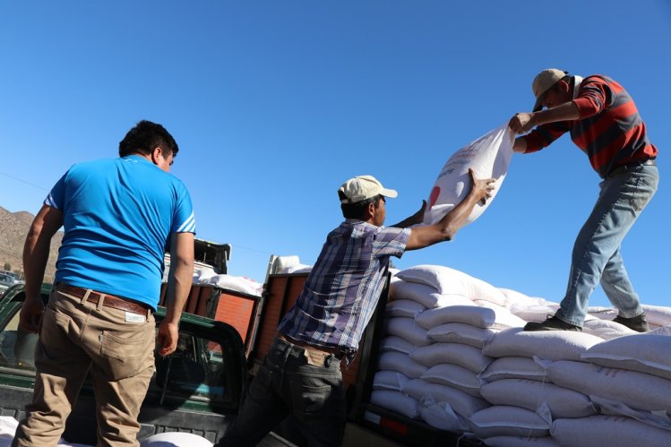 CRIANCEROS DE MONTE PATRIA RECIBEN ALIMENTACIÓN ESPECIAL PARA DAR MAYOR ENERGÍA Y NUTRICIÓN A LOS ANIMALES