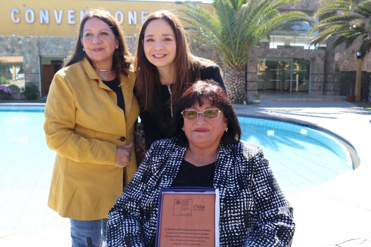 DIRIGENTES SOCIALES DE LA REGIÓN DE COQUIMBO FUERON RECONOCIDOS POR SU IMPORTANTE ROL EN EL DESARROLLO LOCAL DIRIGENTES SOCIALES DE LA REGIÓN DE COQUIMBO FUERON RECONOCIDOS POR SU IMPORTANTE ROL EN EL DESARROLLO LOCAL